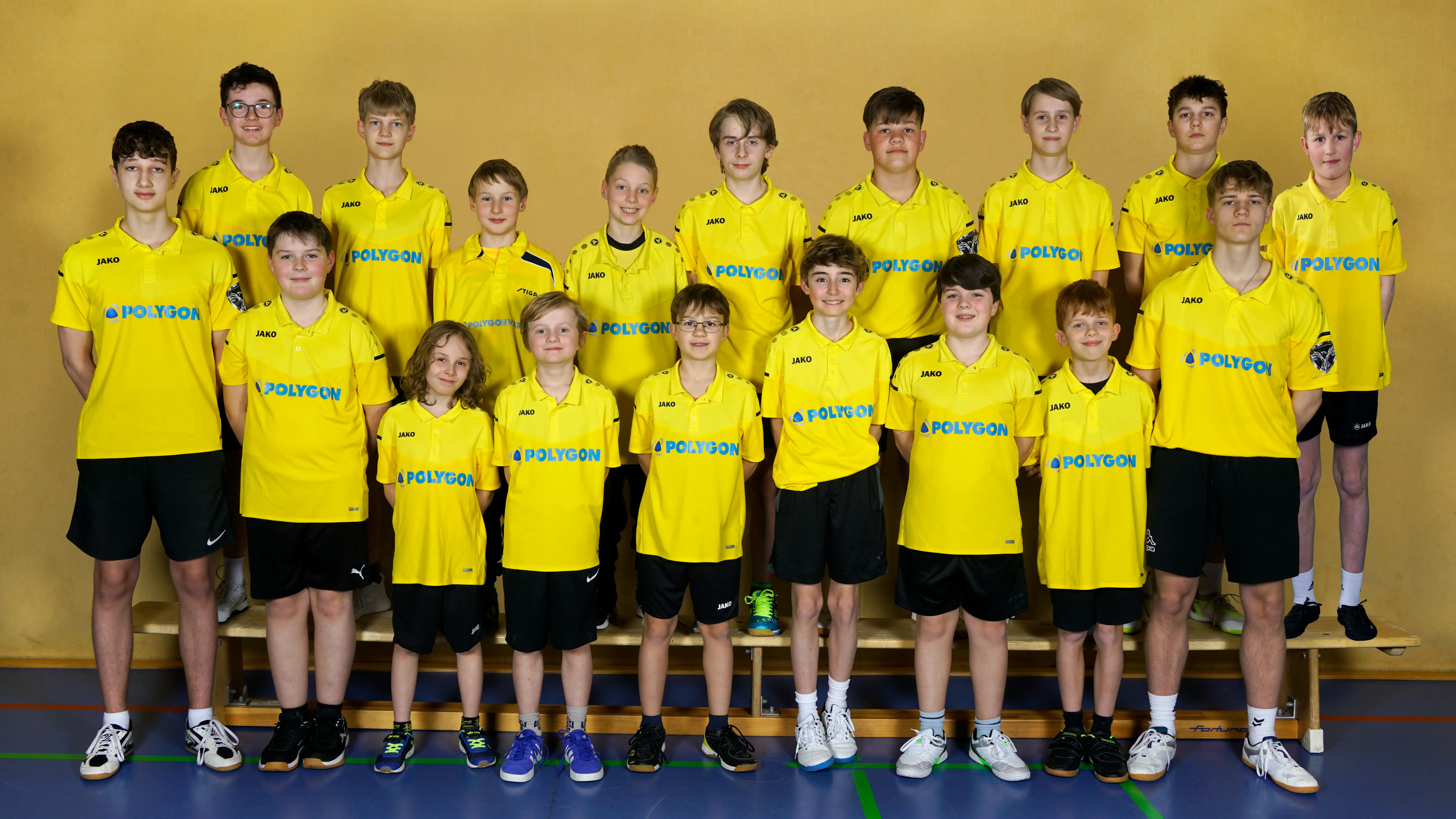 Alle Jugendspieler des TTC Wenden in den Vereinstrikots.